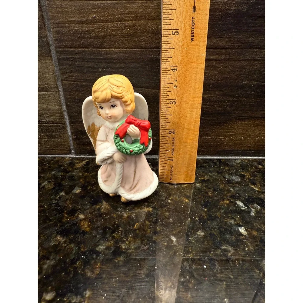 Vintage Homco Ceramic Angel with Wreath